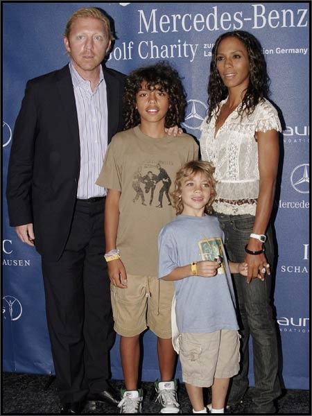 Datei:Boris Becker mit seiner Exfrau und ihren Soehnen.jpg