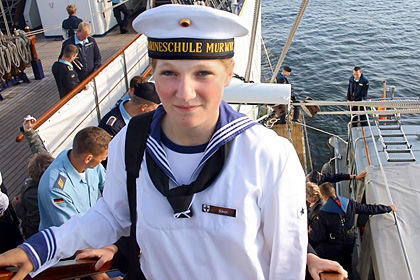 Datei:Jenny Boeken auf der Gorch Fock.jpg