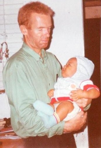 Datei:Thomas Lentze mit Kind.jpg